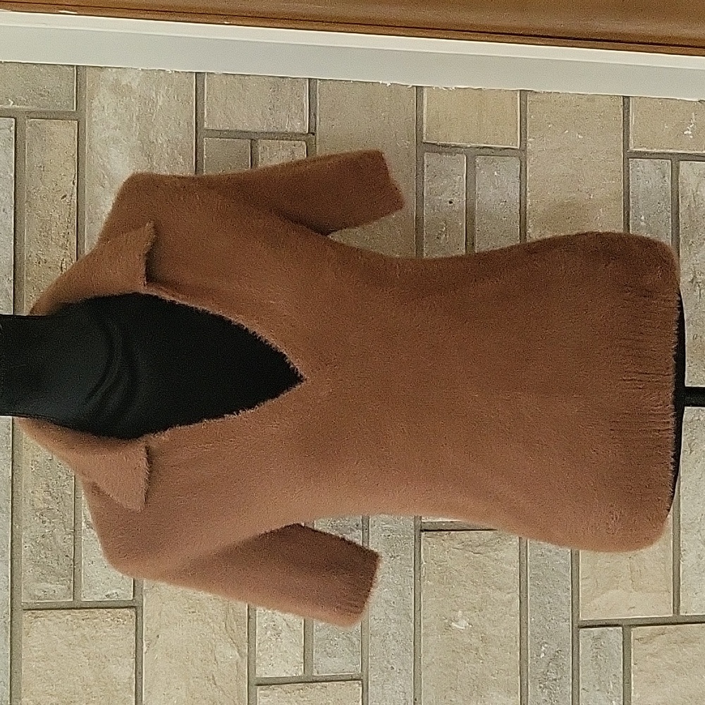 Moth Fuzzy v-neck top size small in brown